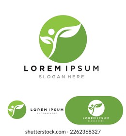 Logotipo del vector de energía ecológica con símbolo de hoja. Color verde con flash o imagen de trueno. Naturaleza y electricidad renovables. Este logotipo es adecuado para la tecnología, el reciclaje, el orgánico.