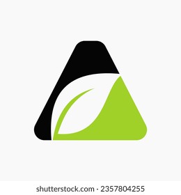 Logotipo de hoja ecológica en la letra A Concepto con icono de hoja biológica