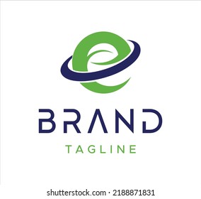 Ökologisches Logo-Design aus Buchstaben "e" und Blattfigur.