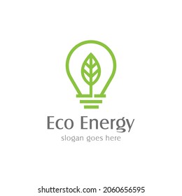Logo de la bombilla ecológica con un simple signo de hoja. aislado de fondo blanco.