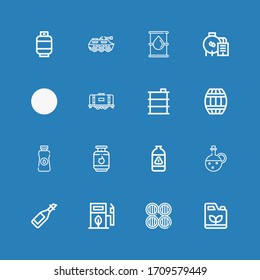 Editable 16 iconos de gasolina para web y móvil. Conjunto de gasolina incluido íconos línea Gasolina, Barriles, Combustible ecológico, Petróleo, Gas, Barril, Tanque, Energía nuclear en fondo azul