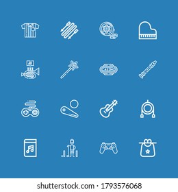 Editable 16 iconos de juego para web y móvil. Juego de juegos incluido íconos línea Bib, Gamepad, Golfer, Audiobook, Toy, Guitarra, Pinball, Flute, Casino, varita mágica sobre fondo azul