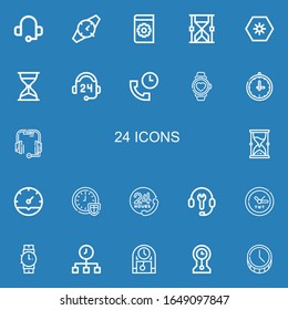 Editable 22 24 iconos para web y móvil. Conjunto de 24 iconos incluidos línea Auriculares, Watch, Manual, Hourglass, Day, Support, Clock, Time, Customer Service, Customer Support on blue backset