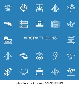 Editable 22 iconos de aviones para web y móvil. Conjunto de aviones incluidos íconos línea Drone, Origami, Helicóptero, Planes, Avión, Salidas, Carrier, Hangar sobre fondo azul