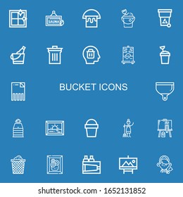 Iconos editables de 22 cubos para web y móvil. Conjunto de iconos incluidos línea de iconos Limpiar ventana, Sauna, Cubo, Trampa de arena, Bandeja de hielo, Eliminar, Pintura sobre fondo azul