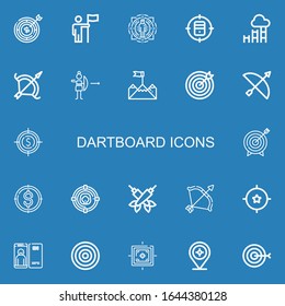 Editable 22 iconos de tablero para web y móvil. El conjunto de tableros incluía iconos de línea Target, Goal, Archery, Darts, Focus, Dartboard sobre fondo azul