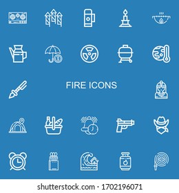 Editable 22 iconos de incendio para web y móvil. Juego de fuego incluido íconos línea Stove, Fireworks, Thermo, Candle, Grill, Oil, Insurance, Radioactive, Bbq, Calentamiento global sobre fondo azul