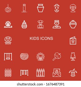 Editable 22 iconos infantiles para web y móvil. Conjunto de niños incluyeron iconos de la línea Swing, Crayon, Pottery, Clown, diverement park, Monster, Baby book, Caramelized manzana sobre fondo rojo