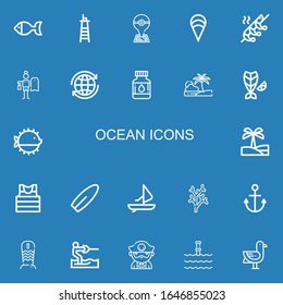 Bearbeitbar 22 Ozeansymbole für Web und Mobile. Set von Ozeanen inklusive Symbole Zeile Fisch, Rettungsschwimmer, Karte, Sklam, Garnelen, Surfen, Welt, Drops, Strand, Puffer Fische, Oase auf blauem Hintergrund