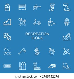 Editable 22 iconos de recreación para web y móvil. El conjunto de actividades recreativas incluye la línea de iconos Sleeping bag, Volley, Paintball, Boot, Boots, Summer, Scooter, Senderismo sobre el fondo azul