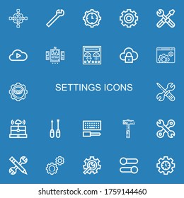 Iconos editables de 22 configuraciones para web y móvil. El conjunto de ajustes incluye iconos línea llave cruzada, llave inglesa, configuración, computación en nube, Ui, panel de control, controlador de pantalla sobre fondo azul