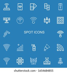 Editable 22 iconos de spot para web y móvil. Conjunto de puntos incluidos los iconos línea Wifi, Domino, Spotlight, Signal, Helipad, Dominoes, señal Wifi, spray de pintura, Hotspot sobre fondo azul