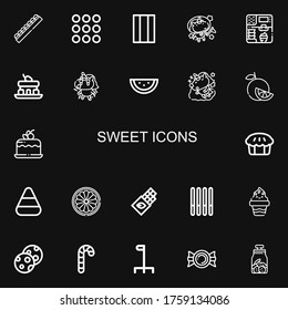 Editable 22 dulces iconos para web y móvil. Conjunto de íconos dulces incluidos línea de chocolate, caramelo, goma de mascar, unicornio, helado, pastel, sandía, naranja sobre fondo negro