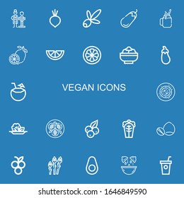 Editable 22 íconos veganos para web y móvil. Conjunto de íconos veganos incluidos línea Nutricionista, remolacha, oliva, berenjena, smoothie, limón, mangostino, ensalada, berenjena sobre fondo azul