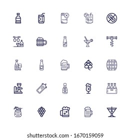Editable 25 iconos de alcohol para web y móvil. Conjunto de alcohol incluido íconos línea Cocktail, Cerveza, Cerveza Oscura, Uvas, Champaña, Botella, Cask, Hop, Jugo, Corktornillo sobre fondo blanco