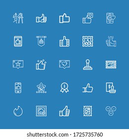 Editable 25 aprobar iconos para web y móvil. Conjunto de iconos aprobados incluidos línea Satisfacción, Sello, Thumbs up, Tinder, Like, Quality, Recomendación, Estándar sobre fondo azul
