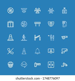 Editable 25 iconos de atención para web y móvil. El conjunto de atención incluyó iconos línea Cctv, ascensor, barrera, problema, cámara de seguridad, notificación, cono de tráfico en fondo azul