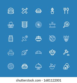 Editable 25 iconos de plato para web y móvil. Conjunto de platos incluidos íconos línea Onigiri, Bowl, Tray, Taco, Ensalada, Martillo de subasta, Tarta caliente, Croissant, Satélite, Pie sobre fondo azul