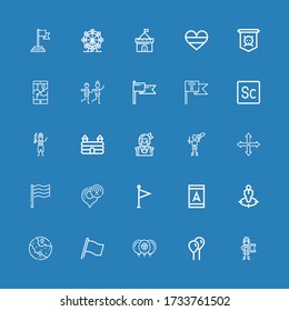 Editable 25 iconos de bandera para web y móvil. Juego de banderas incluidas línea de íconos Pirata, Globo, Bandera, Gps, Posición, Alemania, Castillo, Scout, Racing, Jolly roger sobre fondo azul