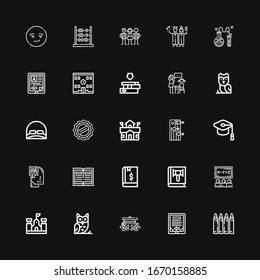 Editable 25 iconos de aprendizaje para web y móvil. Conjunto de aprendizaje incluido iconos línea Crayon, Ebook, Graduación gorra, Owl, School, Class, Book, Memorize, Mortarboard en fondo negro