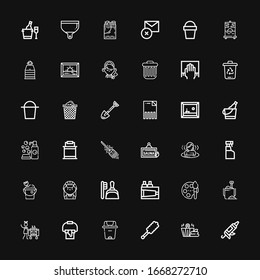 Bearbeitbar 36 Eimer Icons für Web und Mobile. Gruppe von Eimern inklusive Icons Linie Caulk Gewehr, Sauna, Duster, Mülleimer, Paint Eimer, Housekeeping, Sand auf schwarzem Hintergrund