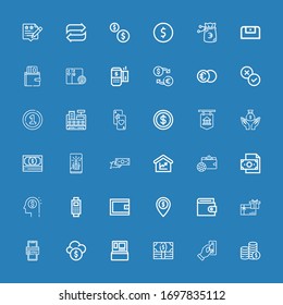 Editable 36 iconos de crédito para web y móvil. Conjunto de crédito incluido iconos línea Monedas, Insertar moneda, Dinero, Máquina de efectivo, Fondos, Pago en línea, Tarjeta de regalo, Cartera sobre fondo azul