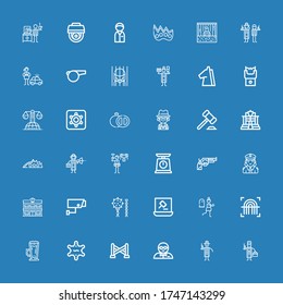 Editable 36 íconos criminales para web y móvil. El conjunto de delitos incluía íconos: detective de línea, guardaespaldas, línea de policía, comisario, Frappe, huella dactilar, terror, subasta con fondo azul
