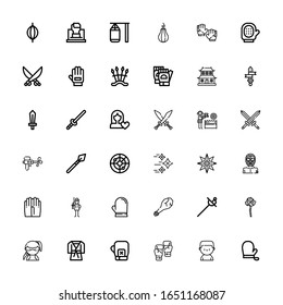 Editable 36 iconos de lucha para web y móvil. El juego de combates incluía íconos de línea Guantes, Boxer, Boxeo, Guantes de boxeo, Judo, Ninja, Mace, Espada, Arma, Guante sobre fondo blanco