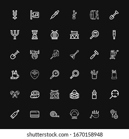 36 iconos de instrumentos editables para web y móvil. Conjunto de instrumentos incluidos íconos línea Maraca, Bagpipes, Músico, Cinta de medida, estuche de lápiz, Termómetro sobre fondo negro