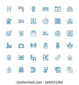 Iconos editables de 36 etiquetas para web y móvil. Conjunto de etiquetas incluidos iconos código de línea, Php, Posición, Descuento, Precio, Id., tema de tendencia, Cortar, Entrega, Cinta en fondo blanco