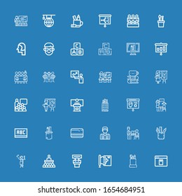 Editable 36 iconos de profesores para web y móvil. El conjunto de profesores incluye iconos línea Elearning, Pencil case, Learning, Presentation, Conference, Toga, Teacher, Coach on blue backear