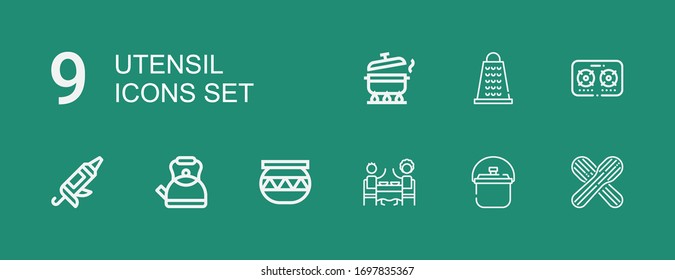 Editable 9 iconos utensilios para web y móvil. Conjunto de utensil incluye íconos línea Wooden spoon, Kettle, Restaurant, Pottery, Caulk gun, Stove, Grater, Pot sobre fondo verde
