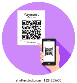Un hombre educado, joven, inteligente y con estilo usa el teléfono celular para escanear el código QR para realizar un pago en línea. Diseño plano. (Reemplace el código QR por el suyo).