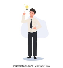 Concepto de educación y creatividad. Estudiante universitario tailandés con idea de luz natural