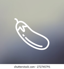 Línea delgada de icono de fruta de berenjena para diseño liso web y móvil, minimalista moderno. Icono blanco vectorial en el fondo de malla gradiente.