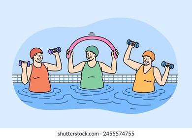 Mujeres mayores haciendo ejercicio en la piscina haciendo aqua fitness y levantando mancuernas para mejorar la salud. Los jubilados felices llevan un estilo de vida activo y se paran en el agua haciendo deportes en la piscina después de la jubilación