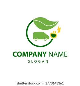 Logo del coche eléctrico. Fondo aislado vectorial.Logotipo verde. Concepto ecológico de vehículo automotor o eléctrico sobre fondo blanco