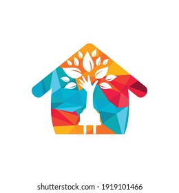 Diseño del logotipo del vector del árbol de mano y del cable eléctrico.