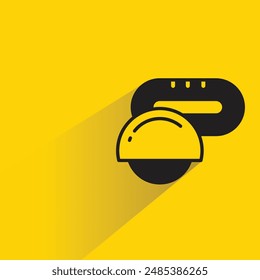 icono eléctrico de la sierra de mano con la sombra sobre fondo amarillo