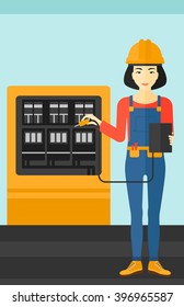 Electricista con equipo eléctrico.