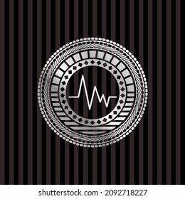 icono del electrocardiograma dentro de la placa o emblema de plata. 