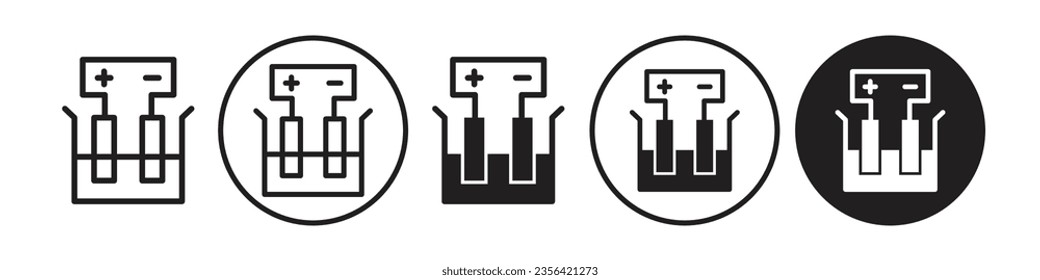 Icono de la electrolisis. el uso de placas de iones de cátodo de ánodo electrolítico en la industria química para el símbolo de partículas ionizantes. Conjunto vectorial de recubrimiento de cromo electroplatizado. más menos proceso de galvanización Esquema plano