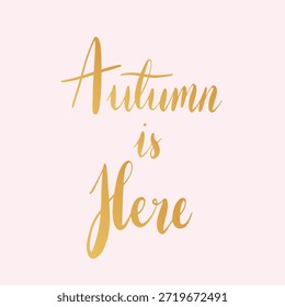 Eleganter Text zum Thema Herbst in goldener Schrift auf weichrosa Hintergrund. Der Herbst ist da, mit Herbstfarben und Herbststimmungen im stilvollen Design. Der Herbst ist hier Typografie-Stil Vektor.