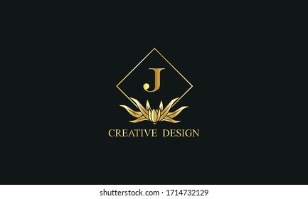 Elegante diseño del logo del vector real con letra J sobre fondo negro. Elegante monograma floral dorado para negocios, restaurante, boutique, café, hotel, etiquetas y más.