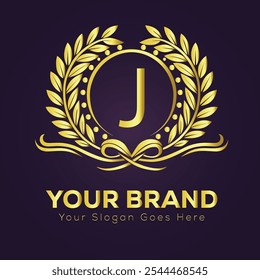 Elegante Plantilla de diseño de logotipo J de marca dorada con corona de laurel y texto personalizable