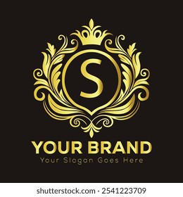 Elegante design de logotipo dourado com letra S para identidade de marca de luxo e espaço de slogan personalizável  