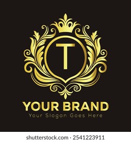 Elegante design de logotipo dourado com letra T para a identidade de marca de luxo e espaço de slogan personalizável  