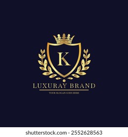 Elegante logotipo de marca de lujo de oro con corona y emblema de Laurel sobre fondo oscuro