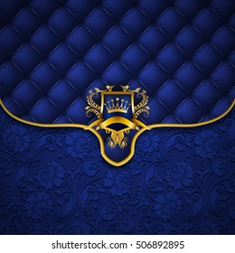 Elegante escudo dourado com coroa dourada, decoração em filigrana sobre fundo ornamentado envelope azul. Padrão floral de luxo sem costura, textura tufada com botão, blazon em estilo vintage. Ilustração vetorial EPS 10.