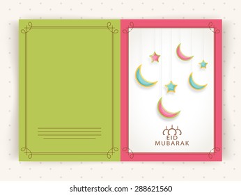 Elegante design de cartão de saudação decorado com luas de crescente penduradas brilhantes e estrelas para o festival da comunidade muçulmana, celebração do Eid Mubarak.